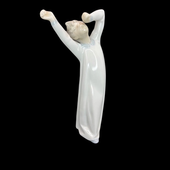 LLADRO BOY IN NIGHT GOWN - Picture 4 of 5